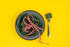 Két mintás fűző párban Színes és mintás lapos cipőfűzők keveréke tálban - Cipőfűző Bt.